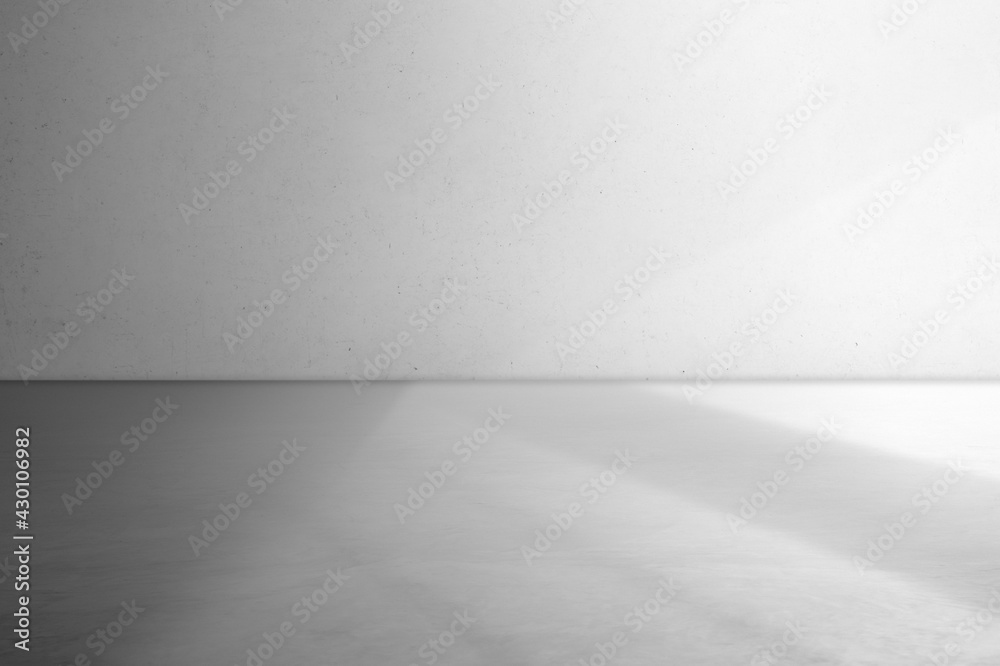 Fototapeta premium Gray wall background in an empty studio