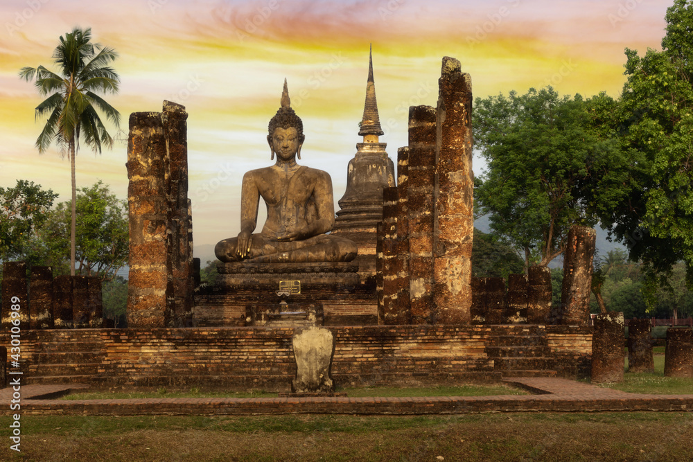 Fototapeta premium Wat Mahathat temple at Sukhothai historical park, the old town of Thailand in 800 years ago, Sukhothai