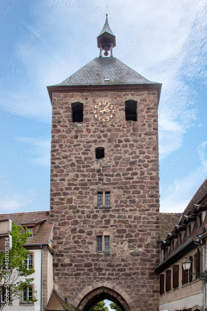 Molsheim. La Porte des Forgerons dans les remparts de la ville. Bas-Rhin. Alsace. Grand Est	