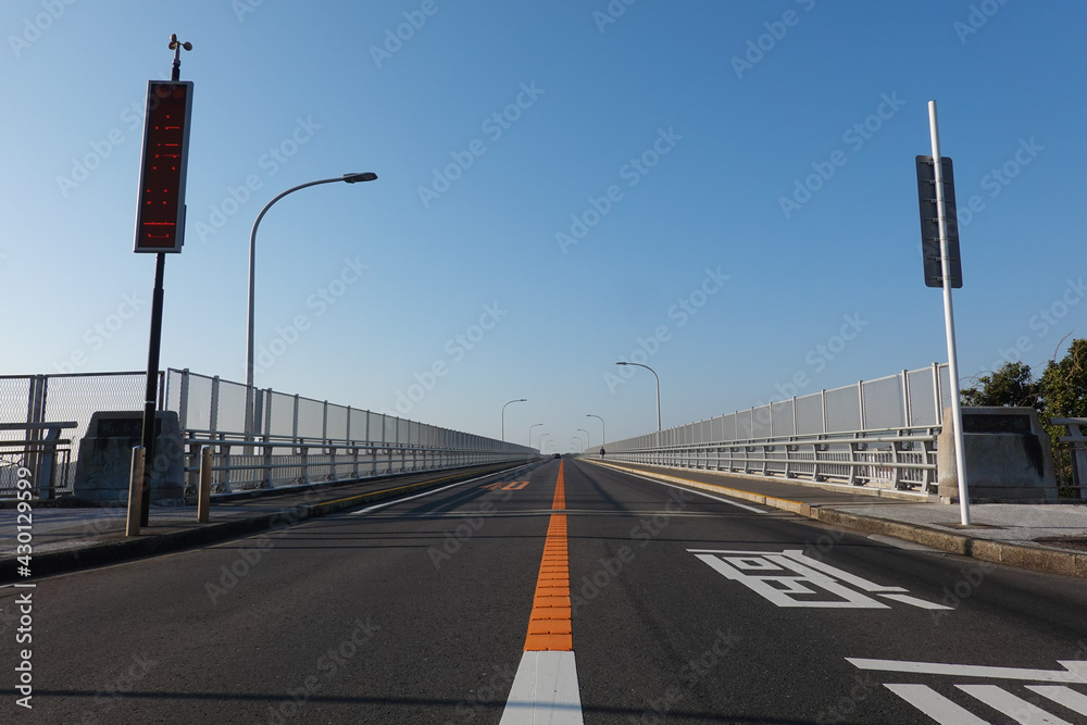 城ヶ島大橋　神奈川県三浦半島南端部と城ヶ島（離島）を結ぶ絶景橋