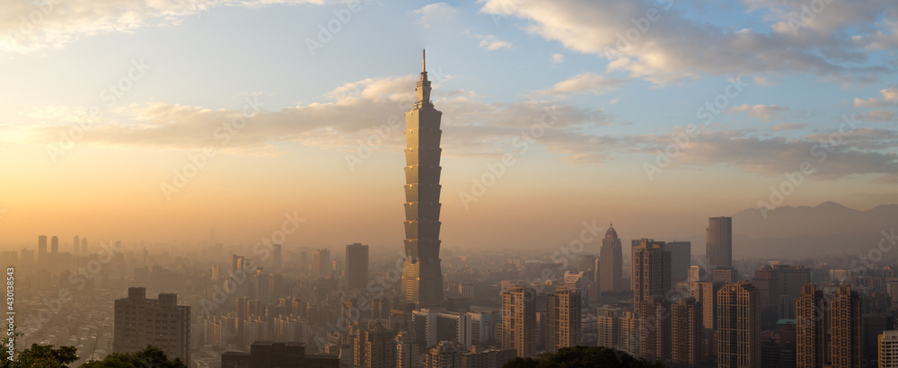 Obraz premium Taipei city skyline panoramic view