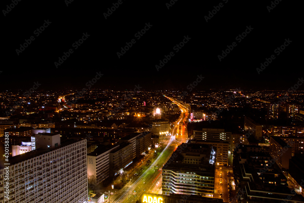 Nachtbild mit Blick auf die Prenzlauer Allee in Berlin