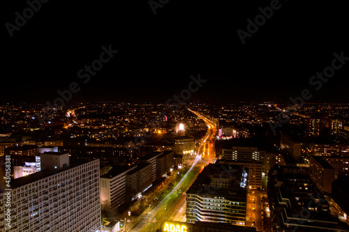 Nachtbild mit Blick auf die Prenzlauer Allee in Berlin © Max Schmidt - staips