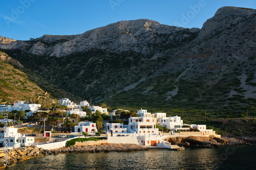 Bilde på lerret Kamares town with traditional white houses on Sifnos island on sunset