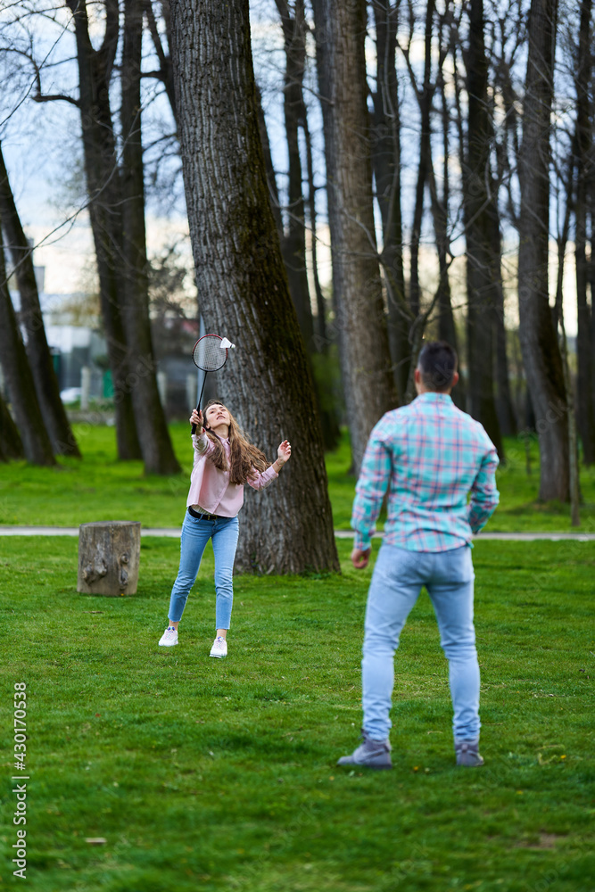 Fototapeta premium Couple playing badminton in the park