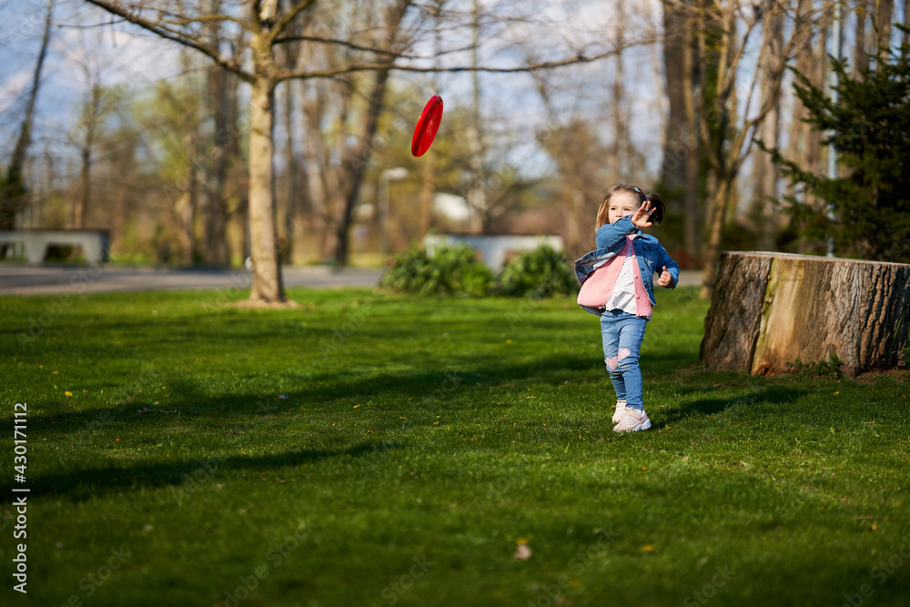 Little girl playing freesbie