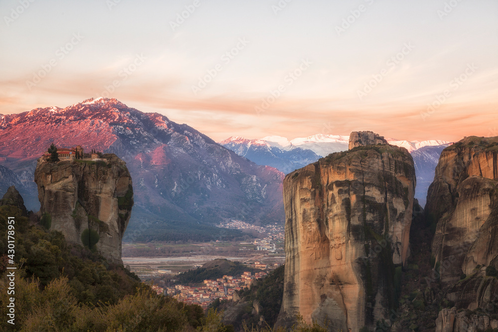 Fototapeta premium Greece, monastery on the rocks in Meteora on sunrise