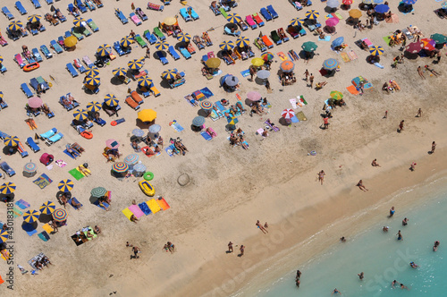 Foto aérea en la playa de Amadores en el sur de la isla de Gran Canaria