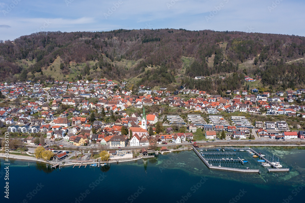 Luftaufnahme vom Bodensee aus auf Sipplingen mit Yachthafen, Bodenseekreis, Baden Württemberg, Deutschland