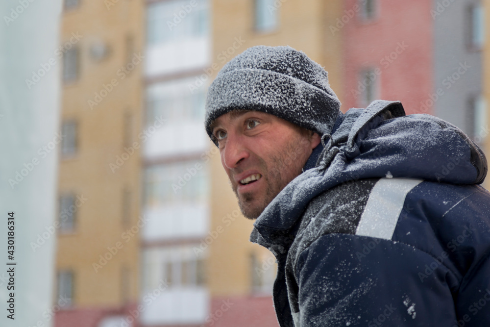 Portrait of the installer at the ice panel