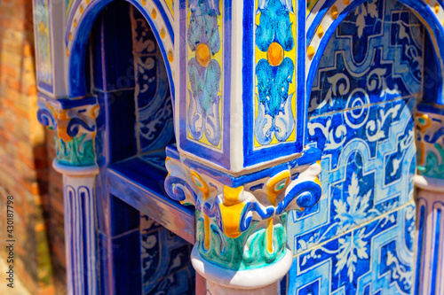 Details der Plaza de España in Sevilla, Andalusien, Spanien © santosha57