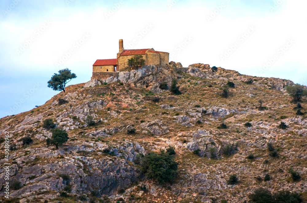 Chapelle Saint-Martin-de-la-Roche,Camélas,occitanie. Chapelle Saint-Martin-de-la-Roche,Camélas,occitanie.
