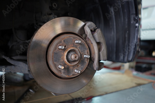 Car's disc brake detail service