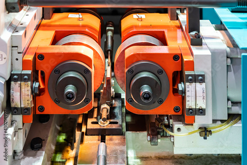 Photography Close up roller and work support blade or work rest of continuous horizontal cnc