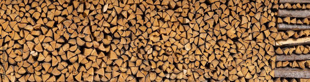 Panorama Stapel braunes Brennholz - rechts mit dekorativem Muster Panorama Stapel braunes Brennholz - rechts mit dekorativem Muster