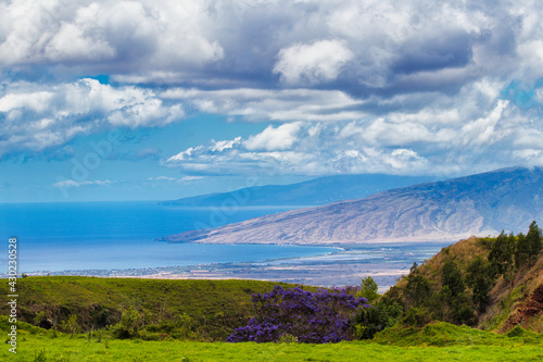 Foto View from upcountry Kula of the Maui West side coast.