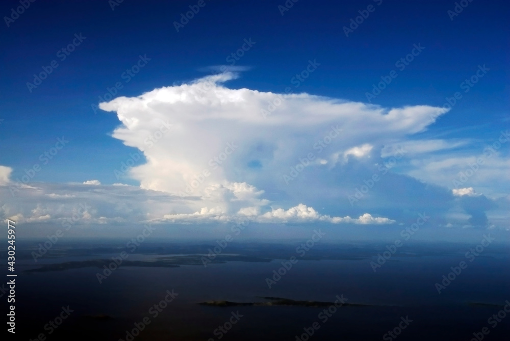 Fototapeta premium Cumulonimbus cloud over lake Victoria
