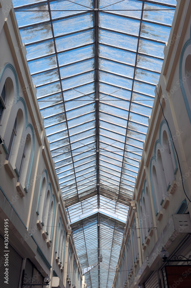 Obraz premium Shopping mall, roof, glass roof, windows, old, historical place