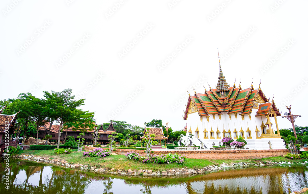 Dusit Maha Prasat Throne Hall at Wat Phra Kaew. Bangkok, Thailand Dusit Maha Prasat Throne Hall at Wat Phra Kaew. Bangkok, Thailand