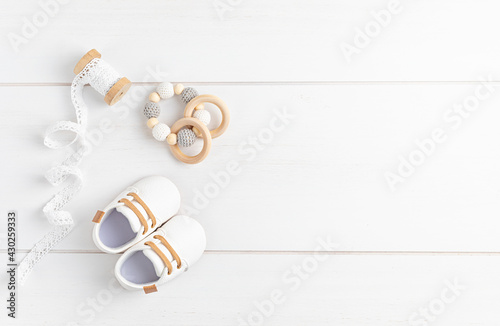 фотографія Gender neutral baby shoes and accessories