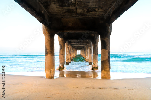 Fototapeta Naklejka Na Ścianę i Meble -  Manhattan Beach pier with ocean waves, Los Angeles, California