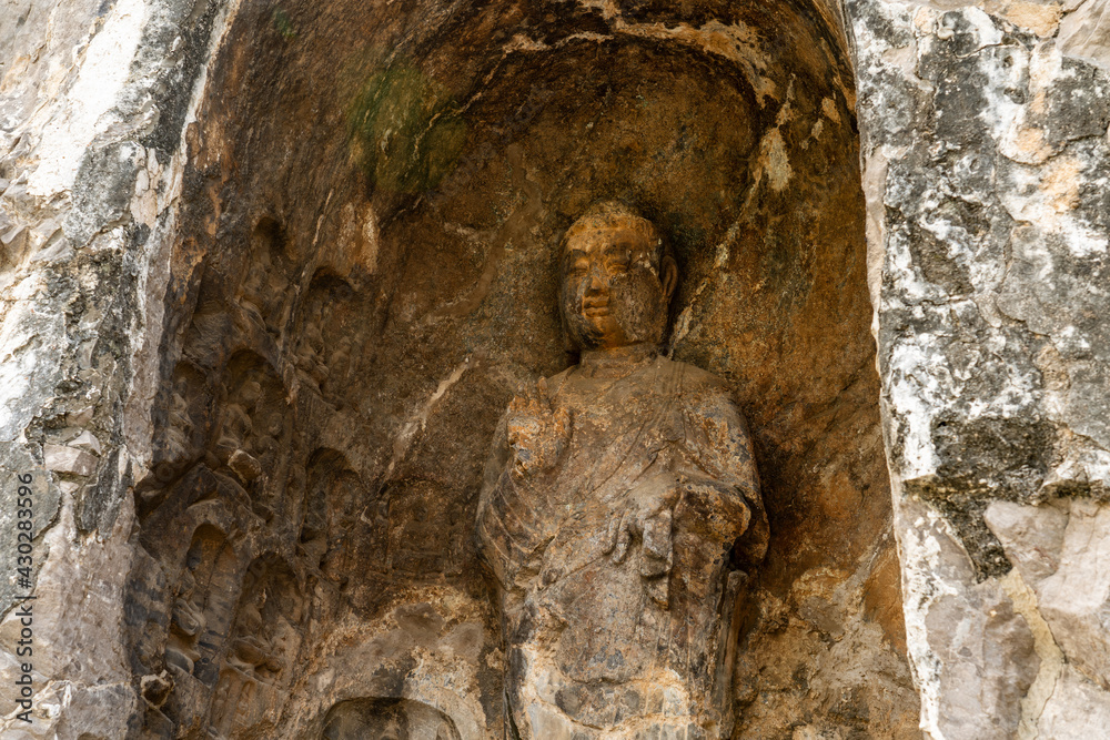 Obraz premium Carved Buddha Limestone at Longmen Grottoes or Caves (Dragon gate Grottoes), The World Heritage Site in Luoyang, Henan province, China.