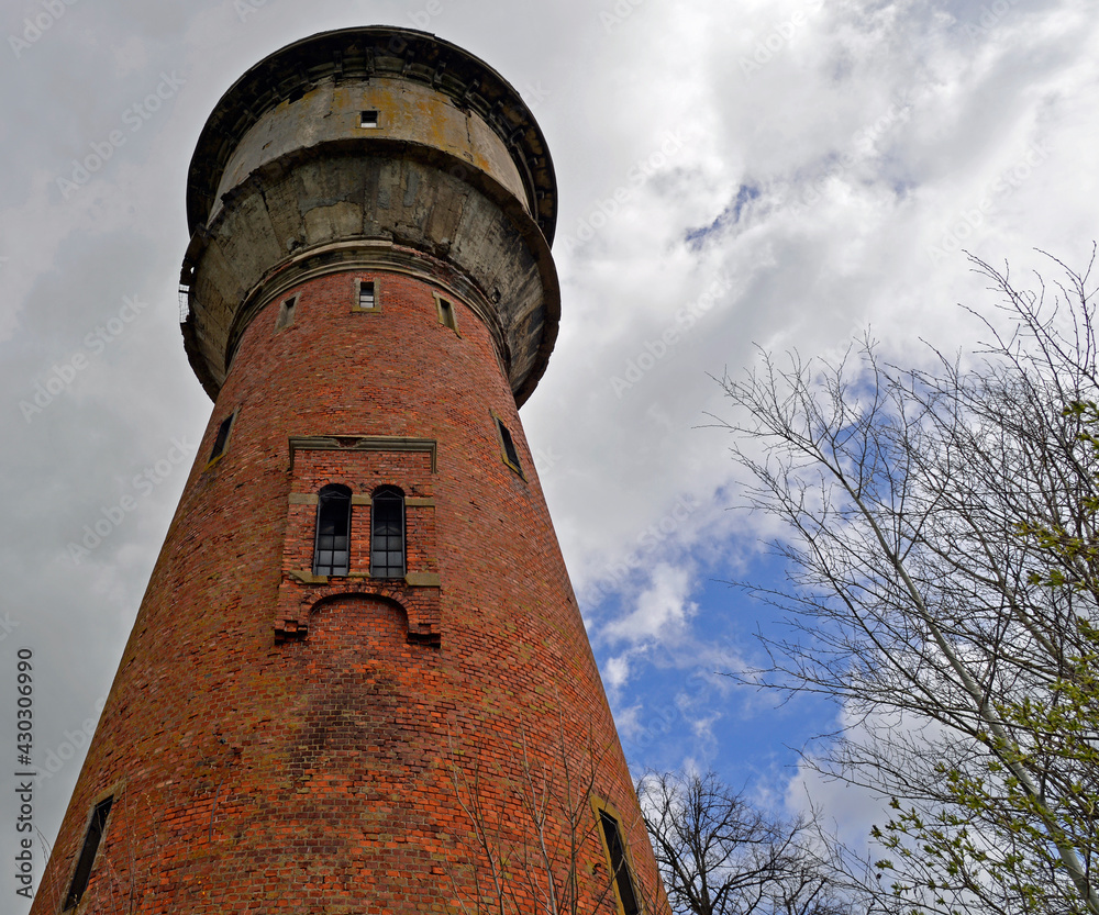 Φωτογραφία The municipal pressure tower, known as the water tower, was built in 1902 in the town of Kętrzyn in Masuria, Poland