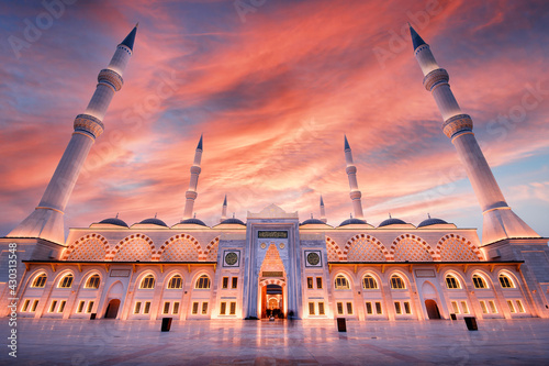 Canvas Print Camlica Mosque at sunset