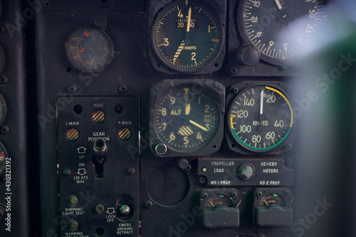 Fotomurale Close up of old vintage  airplane cockpit Flight Deck control panel