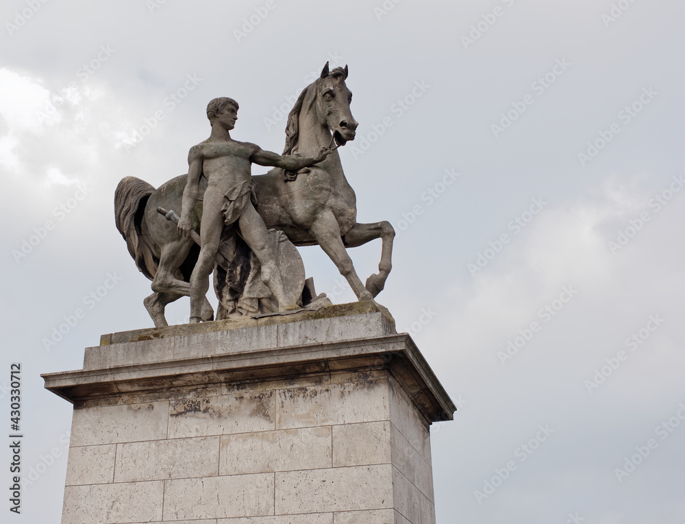 Obraz premium Sculpture of a Roman warrior on the bridge of Jena, sculptor Louis-Joseph Doma