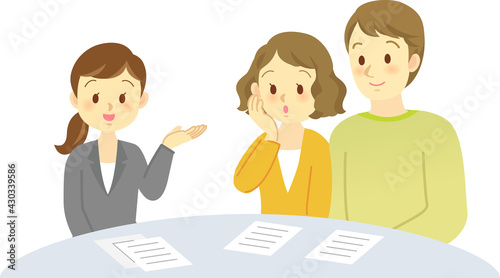イラスト素材:スーツを着た女性と若夫婦が驚きつつ明るい表情を見せる場面　 契約　相談　打ち合わせ
