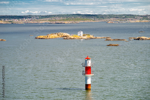 Scherren in Schweden mit Leuchtturm  photo