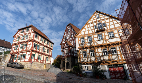 Allgemeiner Panoramablick in eine Gasse mit alte Fachwerkhaeuser in Bad Wimpfen, Baden Wuertenberg, Deutschland