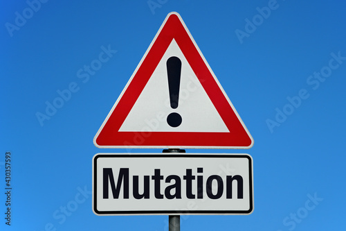 Mutation - Achtung Schild mit blauem Himmel