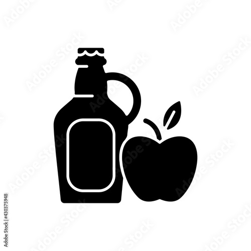 Cider to go black glyph icon. Fermented apple juice. Expressed fruit beverage. Alcoholic, nonalcoholic drink varieties. Lemon cider. Silhouette symbol on white space. Vector isolated illustration