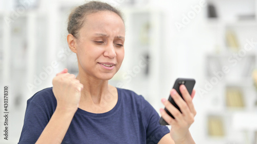 Portrait of African Woman having Loss on Smartphone 