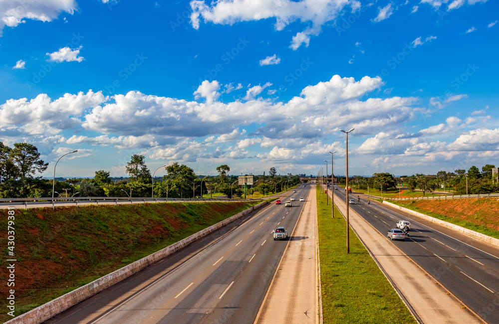 Naklejka premium Chegada em Brasília pela Rodovia BR 040.
