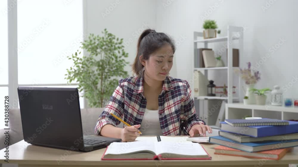 student studying with the distraction of websites student studying with the distraction of websites