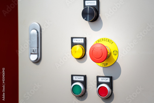 Foto Emergency shutdown (ESD) switch on machinery system control panel, Pushing to stop the machine suddenly in case of emergency accident