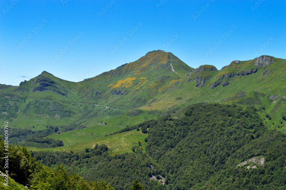 Fototapeta premium Magnificent view of a panorama of volcanic mountains in a national park in a wild region, in Auvergne