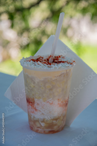 Granos de Elote o Maíz en Vaso con Queso y Mayonesa, esquite o chasca 