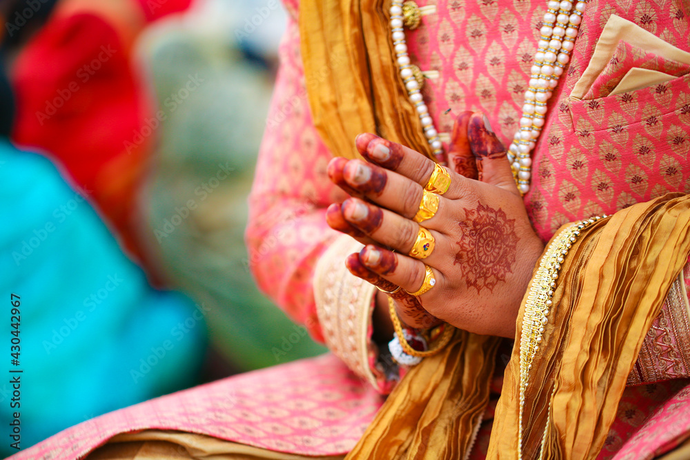 Wedding ceremony in Hinduism: groom hand