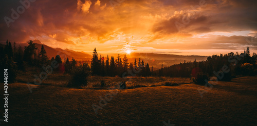Sundown, Zachód, Tatry 2020 © Dawid