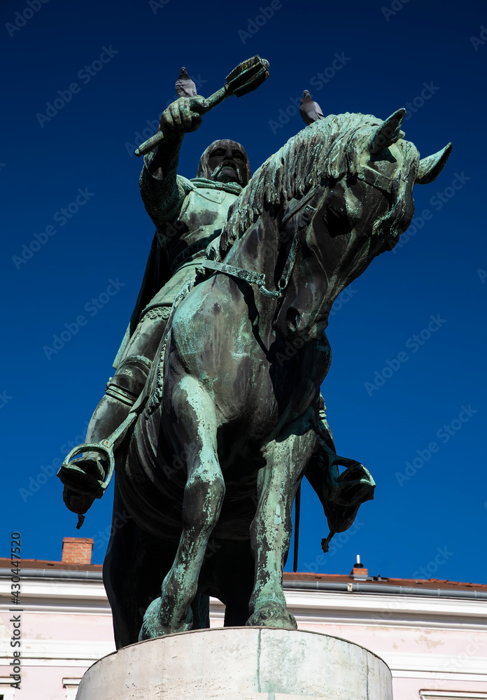 Obraz premium Janos Hunyadi horse statue in Pecs, Hungary
