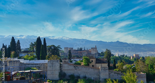 Tableau sur toile View of La Alhambra de Granada and the Zirí wall (Spain) from the San Cristobal