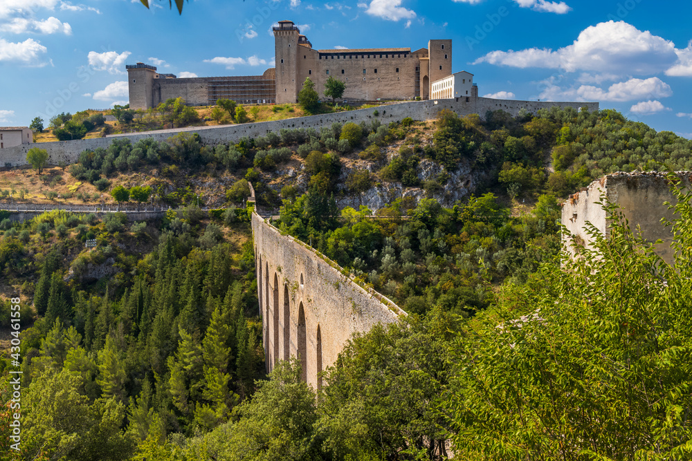 Obraz premium Spoleto castle with aqueduct in Umbria, Italy