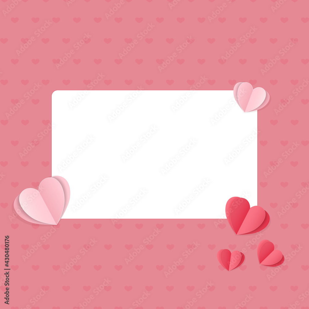 Pusta karta na pastelowym różowym tle w minimalistycznym stylu otoczona serduszkami. Zaproszenia ślubne, życzenia, tło dla social media stories, karta podarunkowa, voucher.