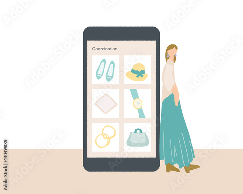 スマートフォンに映るネットショップ画面と横に立つ女性