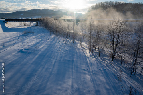北海道の冬景色 霧氷とシルエット