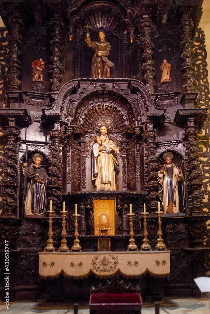 Cristianismo catedral escultura religión iglesia altar